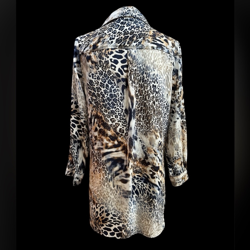 Beautiful leopard print Chicos sz 0 sz 6 blouse top button V neck long sleeve - Picture 4 of 7